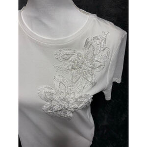 NWT Muse White Knit Tshirt with Floral Applique Detail Cotton Blend Size Med